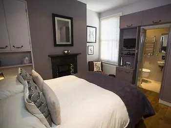 Parklands 3* London