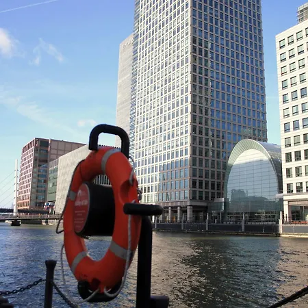 Canary Wharf - Corporate Riverside Apartments