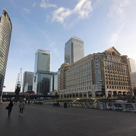 Canary Wharf - Corporate Riverside Apartments