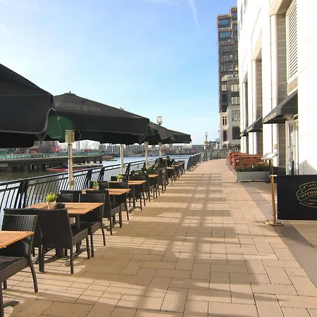 Canary Wharf - Corporate Riverside Apartments London