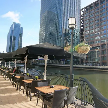 Canary Wharf - Corporate Riverside Apartments * London
