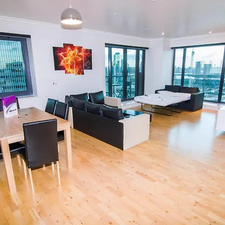 Canary Wharf - Corporate Riverside Apartments