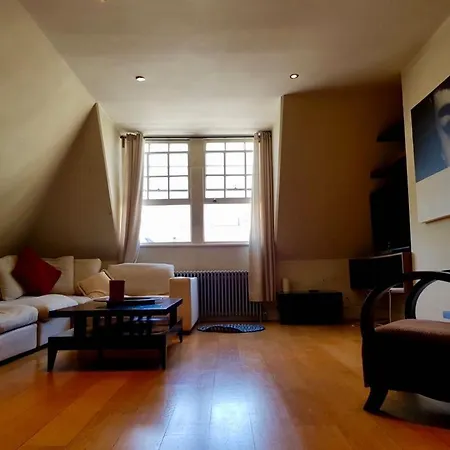 Pont Street Apartment