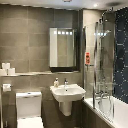 Elegant Plus London