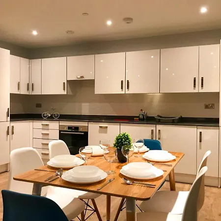 Elegant Plus Aparthotel London