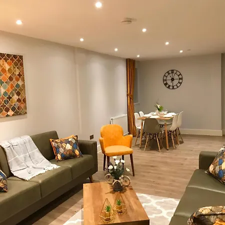 Elegant Plus Aparthotel