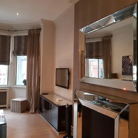 Apartment 18 Hans Crescent