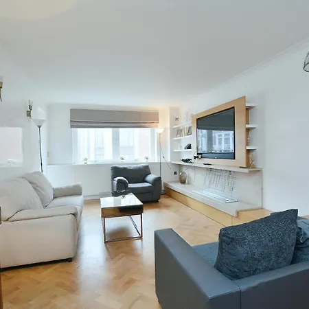 18 Hans Crescent * London