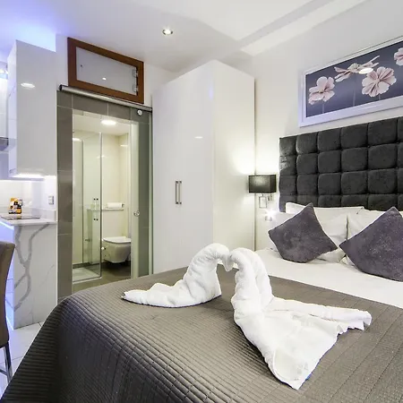Baker Street Apartment London