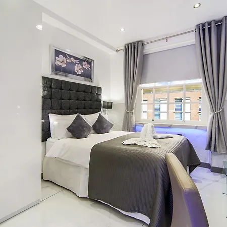 Baker Street Apartment London