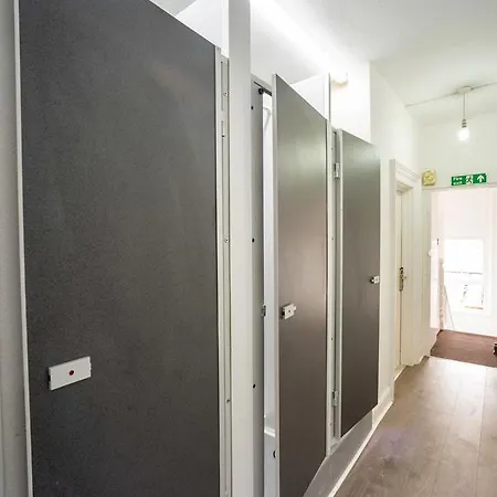 Mile End Beds Hostel *