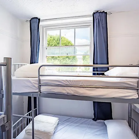 Mile End Beds Hostel *