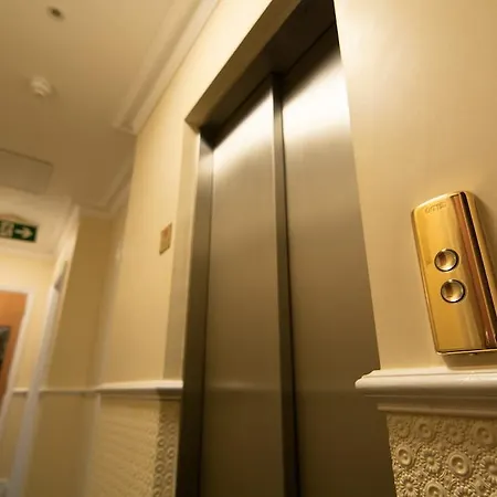 Hotel Days Hyde Park London