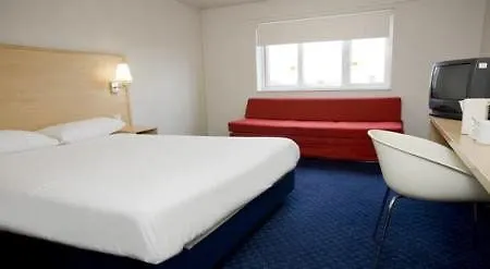 Travelodge Park Royal 2*