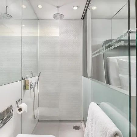 Yotelair London Heathrow Airport Hotel 3*