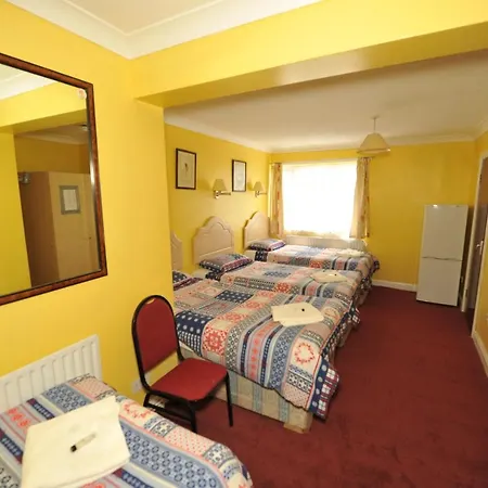 Hotel Acton Town