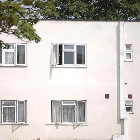 Hotel Acton Town