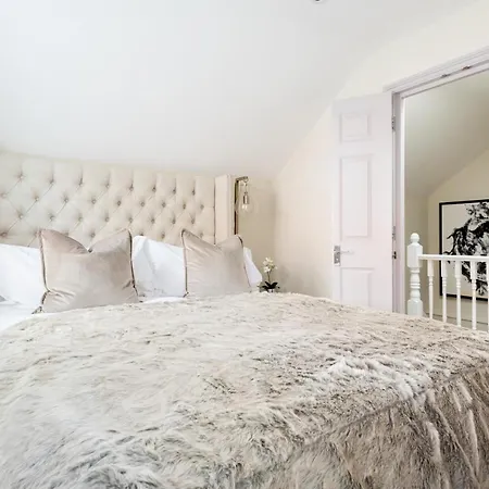 The Luxe Chelsea Townhouse London