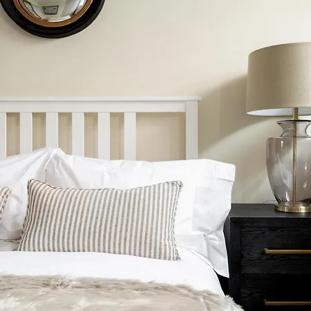The Luxe Chelsea Townhouse Apartment London