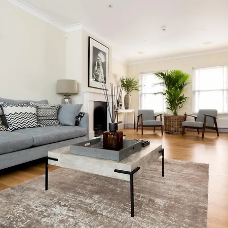 The Luxe Chelsea Townhouse London