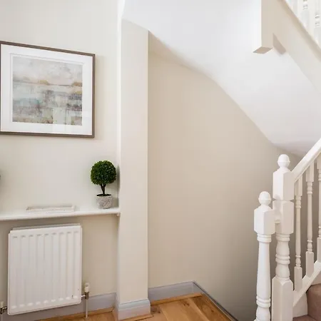 The Luxe Chelsea Townhouse Apartment *