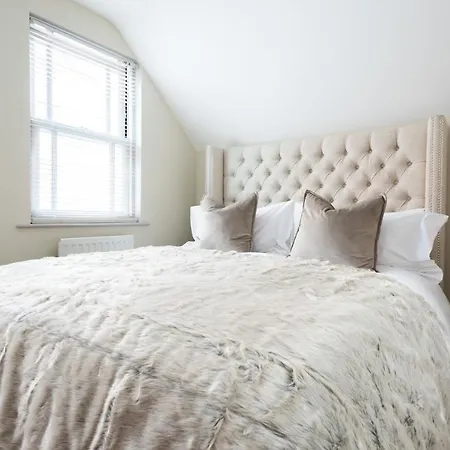 The Luxe Chelsea Townhouse *