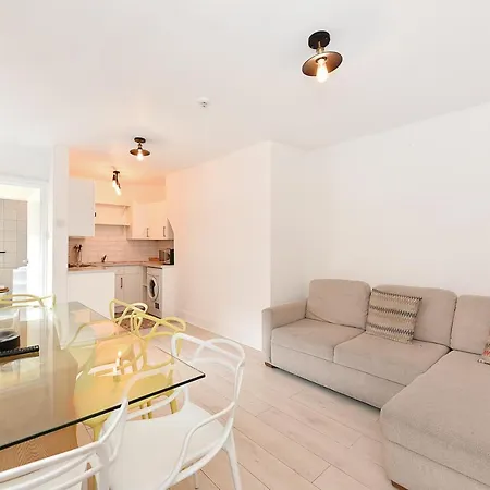 Baker Street Apartment
