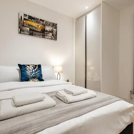 Continental In Central Camden Apartment