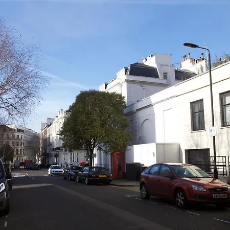 Leonard Court Apartment *