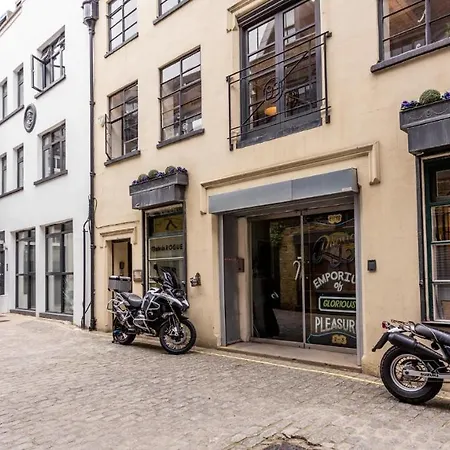 Oxford Circus Apartment *