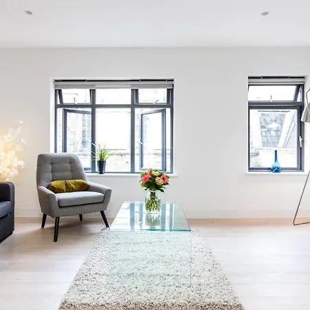 Oxford Circus Apartment *