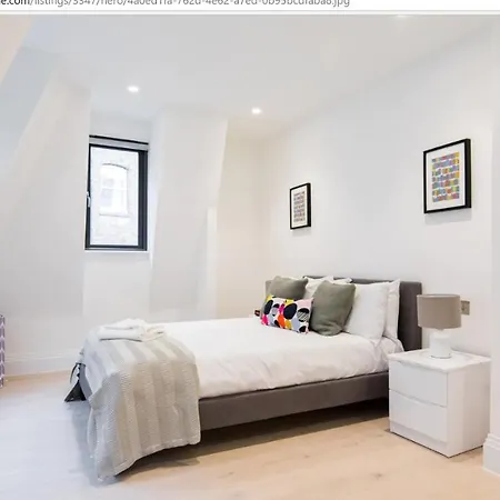 Oxford Circus Apartment *