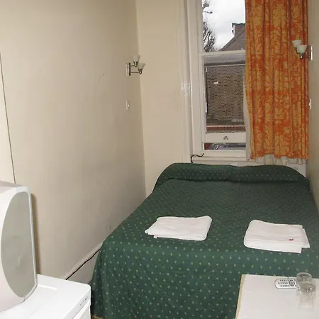 Chiswick Court - *