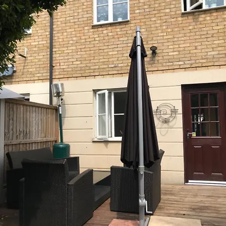 Staynorwich 69g - Hush View House *