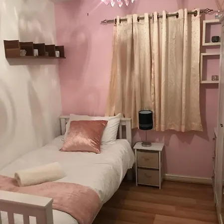Staynorwich 69g - Hush View House * Romford