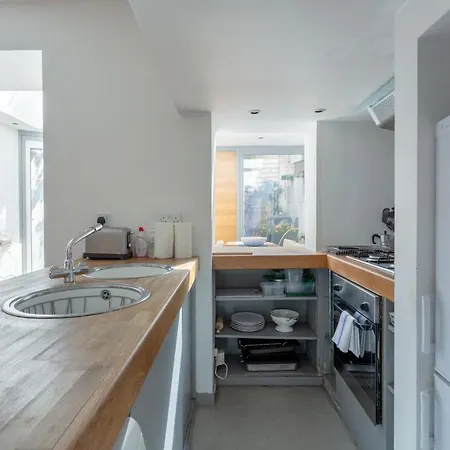 Apartment Fantastic And Bright 1 Bedroom Garden Flat