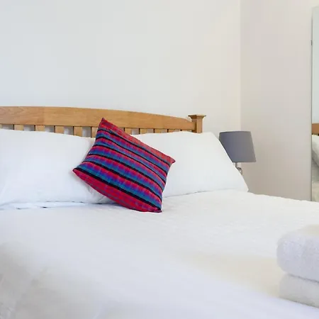 Fantastic And Bright 1 Bedroom Garden Flat