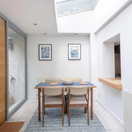 Fantastic And Bright 1 Bedroom Garden Flat Apartment