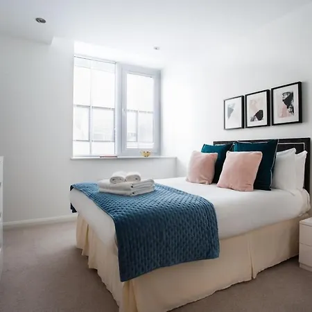 By Flying Butler Apartment