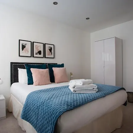 By Flying Butler Apartment Croydon