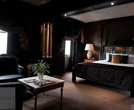 No.6 Beautifully Presented Seafront Apartment *