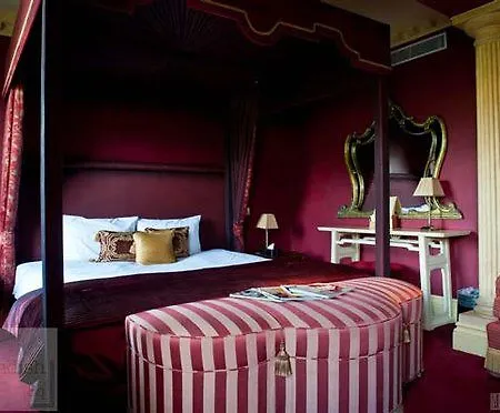 No.6 Beautifully Presented Seafront Apartment *