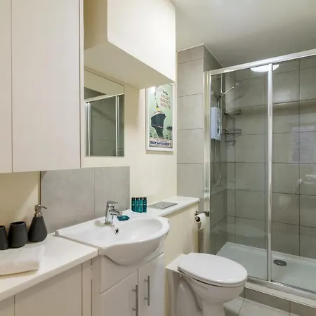 Fantastic Central Brixton Flat For Up To 6 Guests *