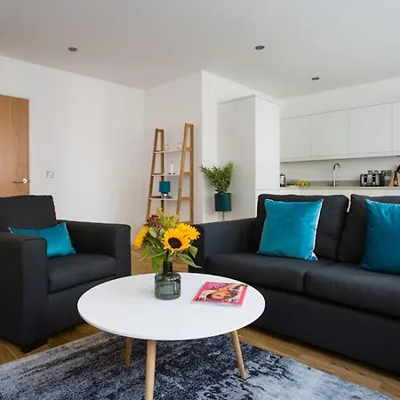 By Flying Butler Apartment *