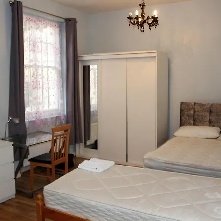 Regents Court Apartment *
