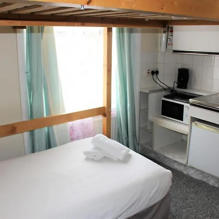 Apartment Regents Court London