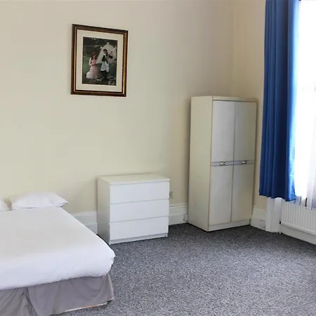 Apartment Regents Court