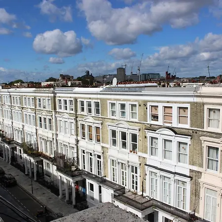 Regents Court * London