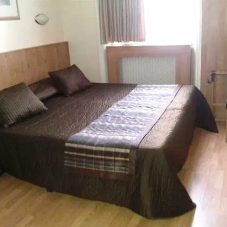 Huttons Hotel, Victoria فندق