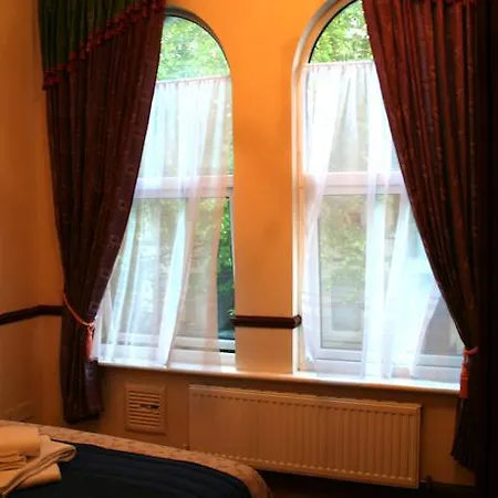 Bed & Breakfast Metro London